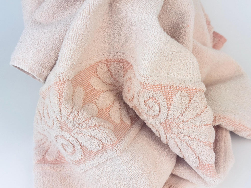 Product image for 'vintage cannon santa cruz dusty rose fringe bath towel made in usa cotton polyester blend' (view e3dce0)