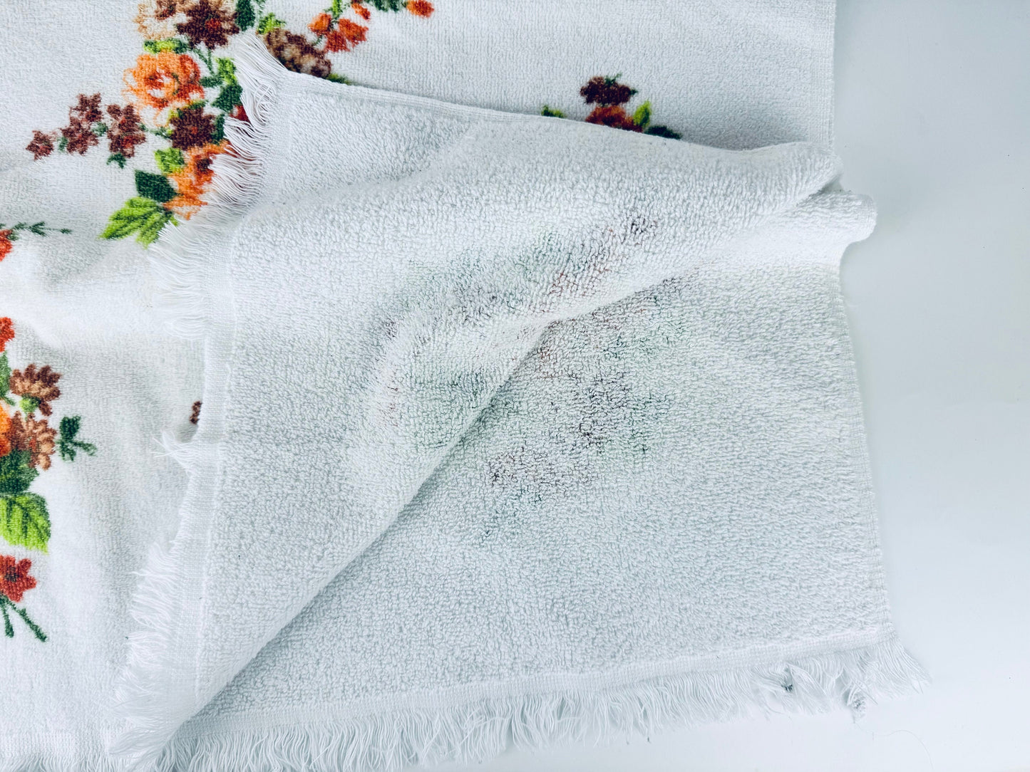 Product image for 'vintage orange floral fringe bath towel' (view 78705e)