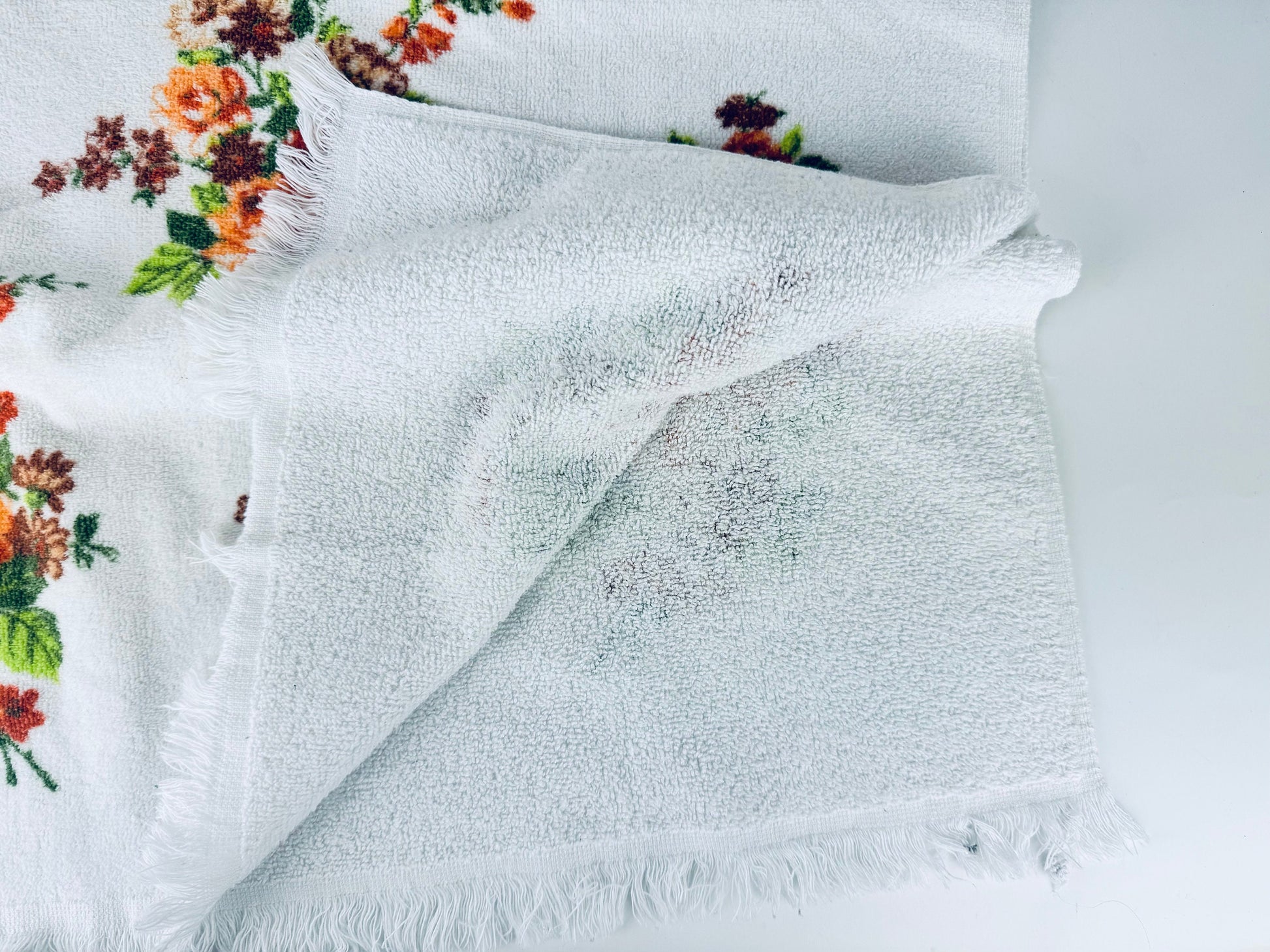 Product image for 'vintage orange floral fringe bath towel' (view 78705e)