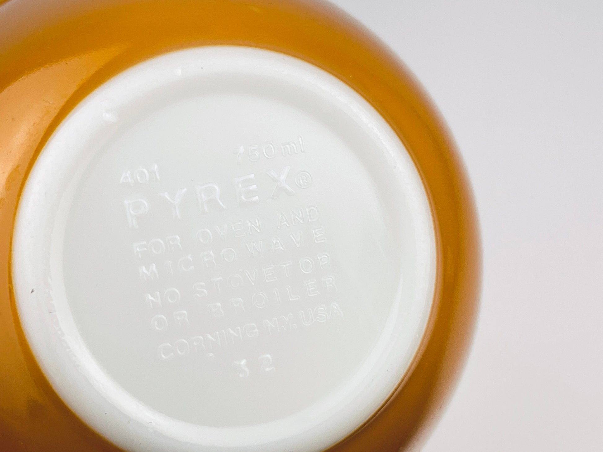 Product image for 'vintage butterfly gold pyrex mixing bowl 401 1 59 pt 750 ml' (view f1efe8)
