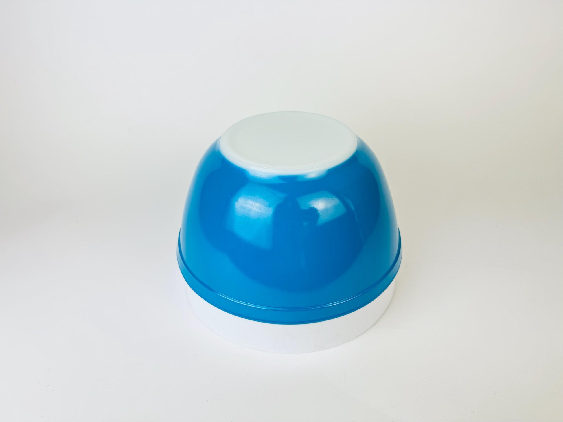 Product image for 'vintage horizon blue pyrex round mixing bowls 401 402 made in usa sold separately' (view 1fb621)