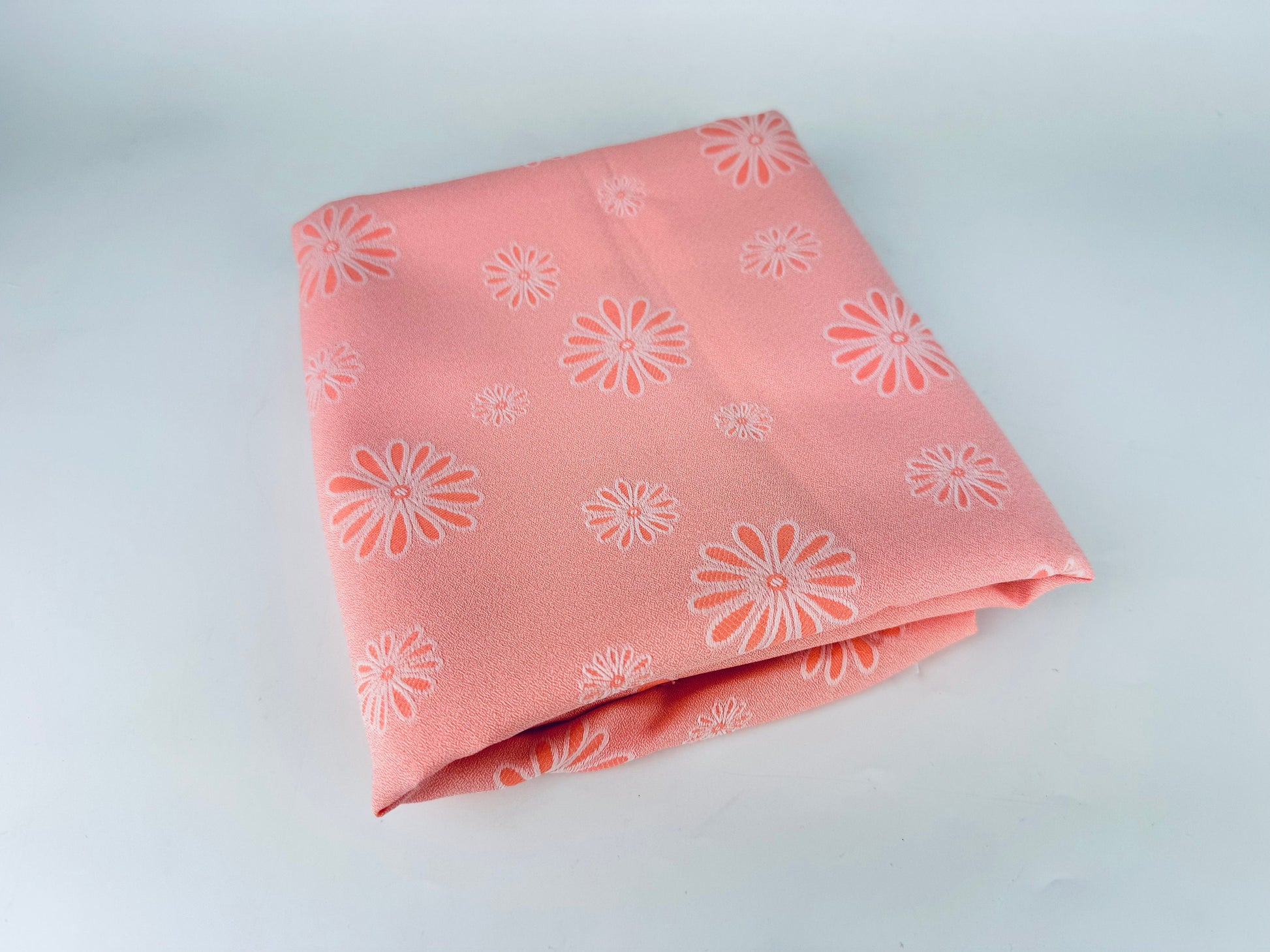 Product image for 'vintage 1960s pink white floral print polyester fabric material 44 x 68' (view 50bb48)