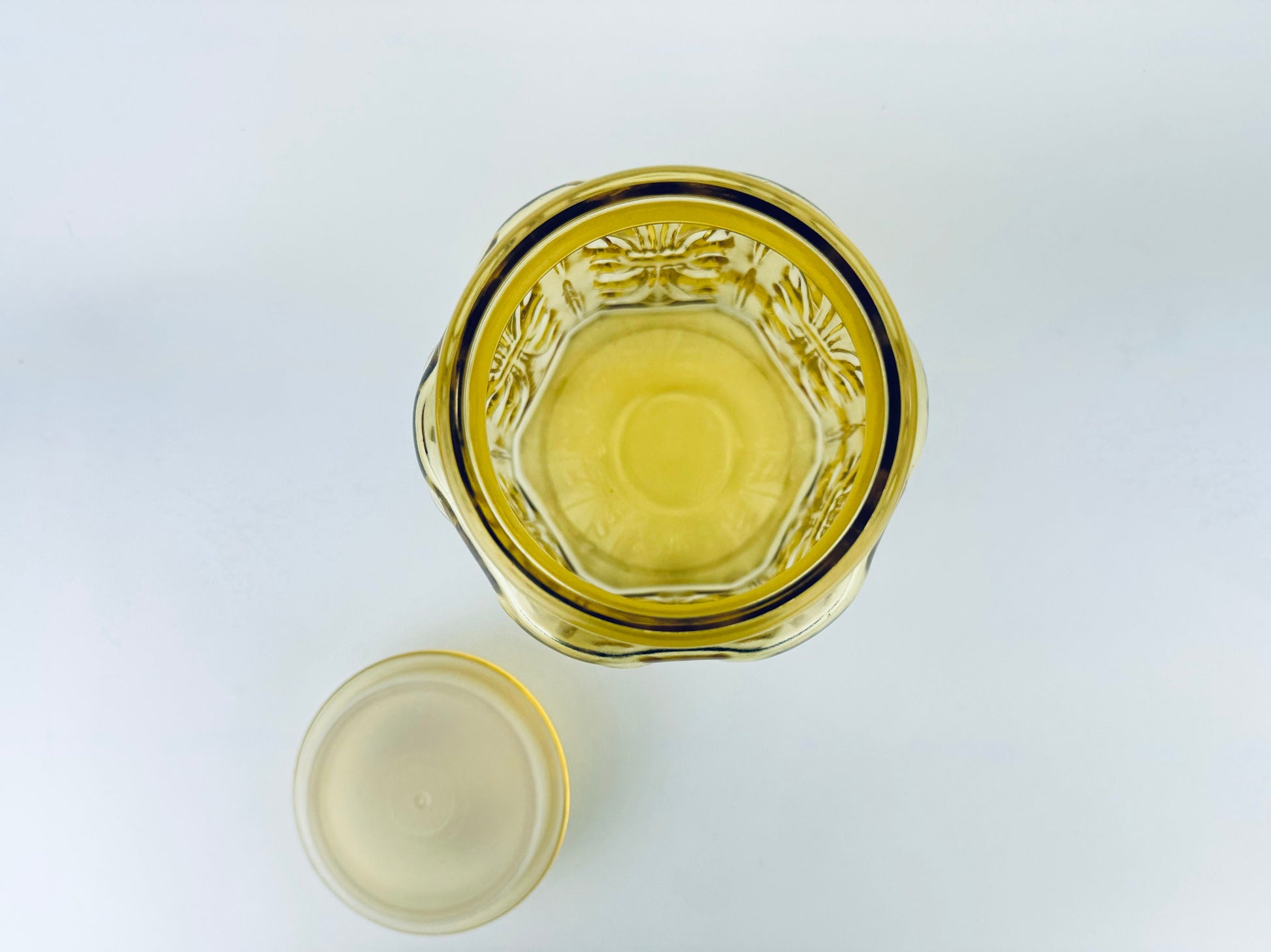 Product image for 'vintage federal glass amber scroll pattern lidded apothecary jar made in usa' (view f11ec1)