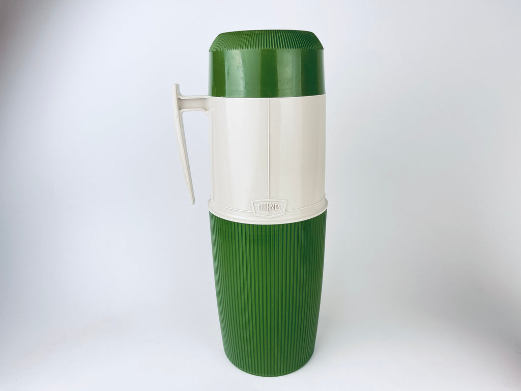 Product image for 'vintage wide mouth plastic thermos insulated vacuum sealed jar camping hiking lunch bag model 6402 red green sold separately' (view 625454)