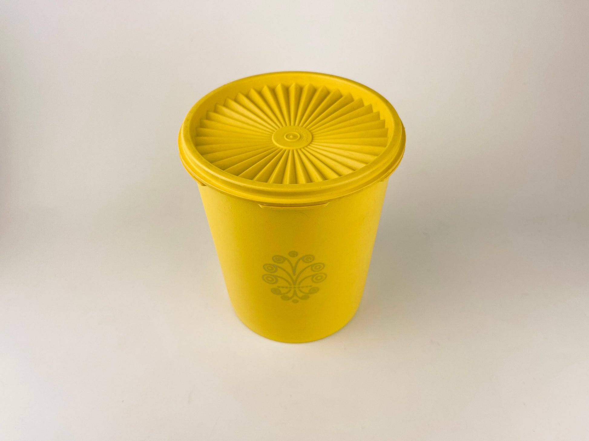 Product image for 'vintage plastic tupperware countertop servalier container 809 13 maxi canister sold separately' (view 6b63bc)
