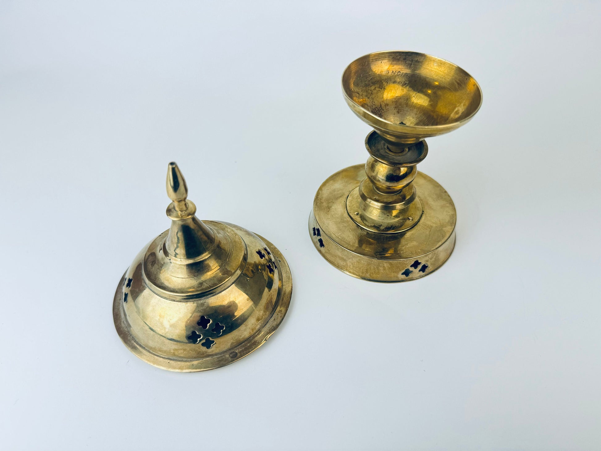 Product image for 'vintage solid brass pedestal incense burner' (view fcb1d8)