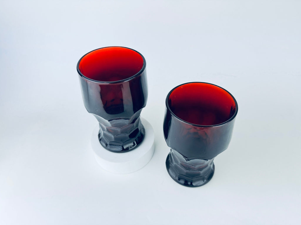 Product image for 'vintage georgian ruby red chiselled heavy glass pedestal tumbler glasses set of two 2 anchor hocking made in usa' (view 5388c0)