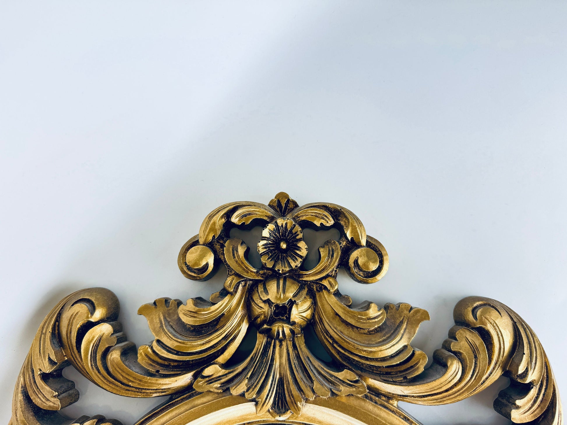 Product image for 'vintage hollywood regency gold gilt oval wall mirror made in canada by wonder glo fine framed mirrors walker glass co' (view 5462ef)