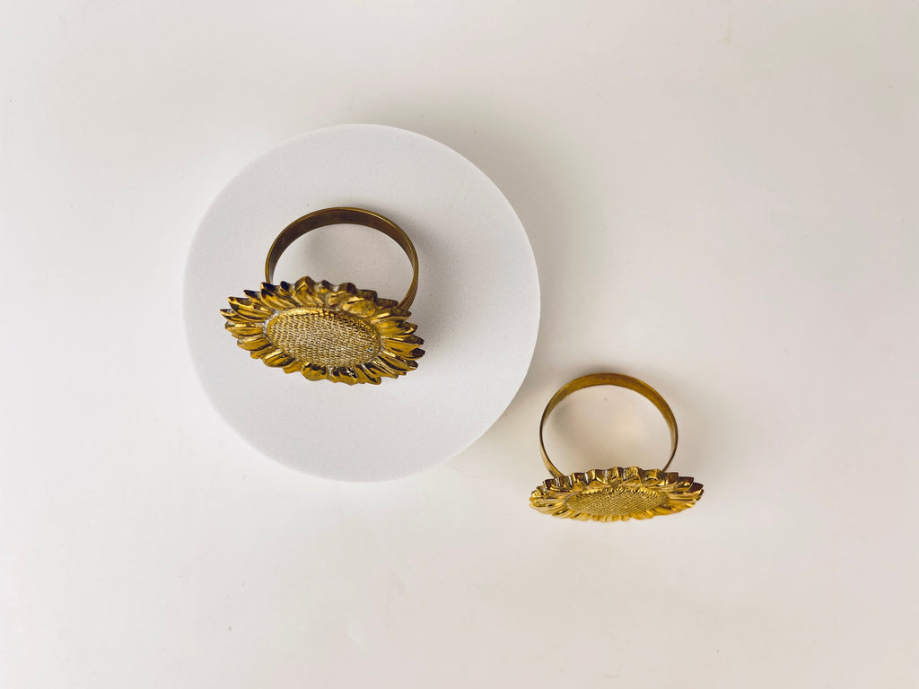 Product image for 'vintage brass sunflower napkin ring holders set of two 2 attractive aged patina' (view a6a219)