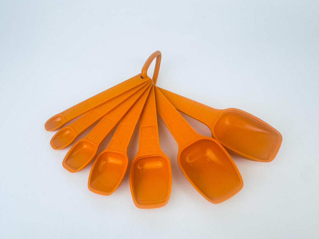 Product image for 'vintage 1980s tupperware orange plastic stacking measuring spoons classic retro kitchenware' (view 1ee7e8)