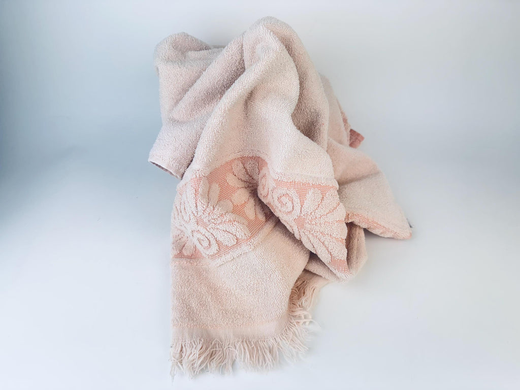 Product image for 'vintage cannon santa cruz dusty rose fringe bath towel made in usa cotton polyester blend' (view 6fad29)