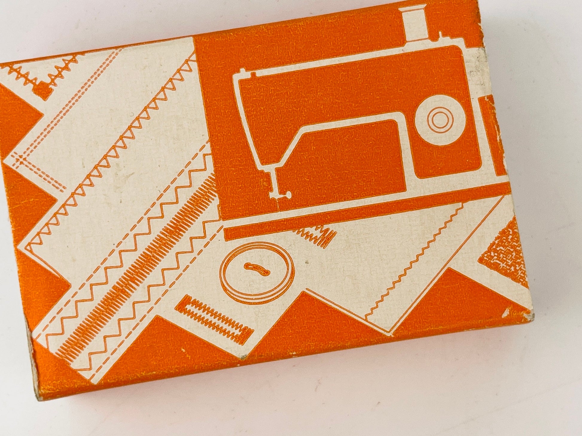 Product image for 'vintage singer needle plate presser foot parts model no 381087 box included' (view 0ba1f9)