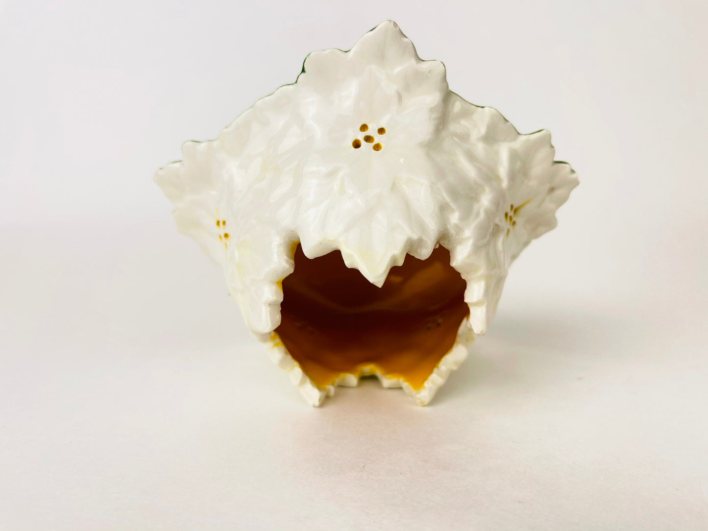 Product image for 'vintage tea light ceramic candle holder white flower green bottom' (view c9a1f7)
