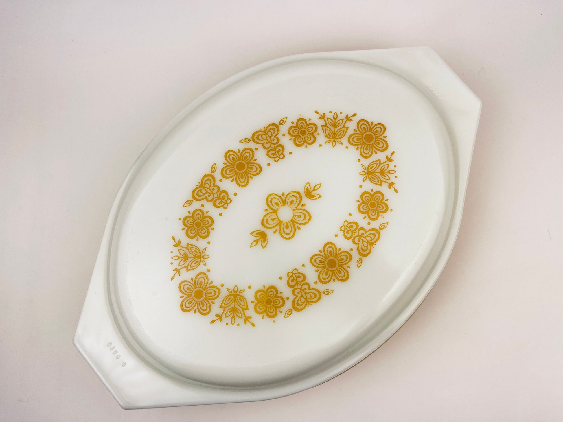 Product image for 'vintage butterfly gold pyrex divided casserole dish 1 qt' (view 43f387)