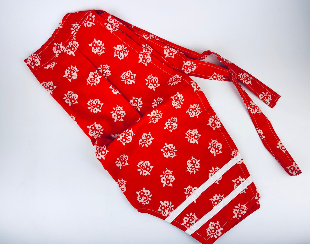 Product image for 'vintage red white floral pantaloon pleated pocket waist apron handmade' (view f0b576)