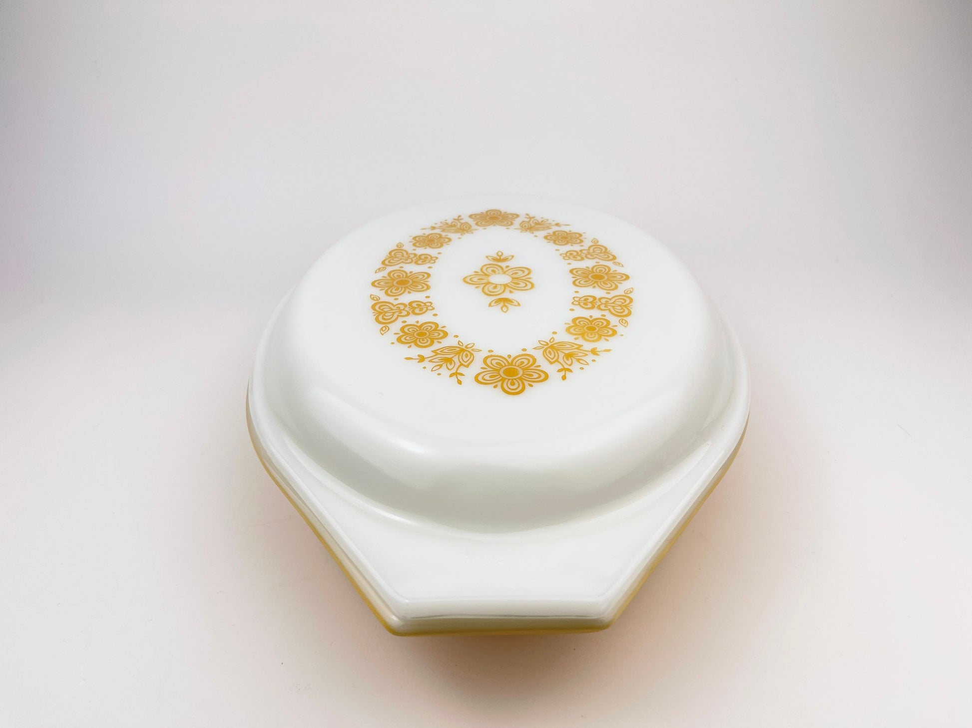 Product image for 'vintage butterfly gold pyrex divided casserole dish 1 qt' (view 138dc4)