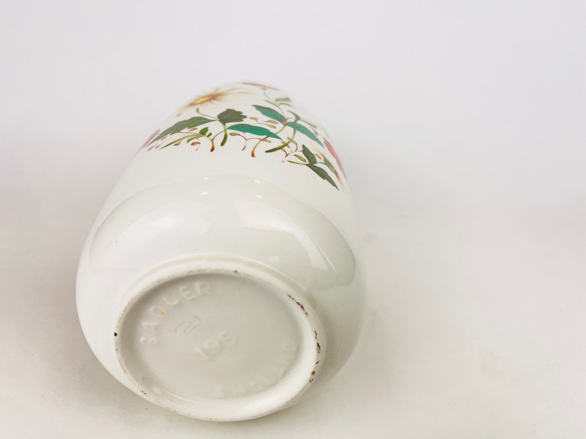 Product image for 'vintage sadler england flower vase white daisies red flowers' (view b4347d)