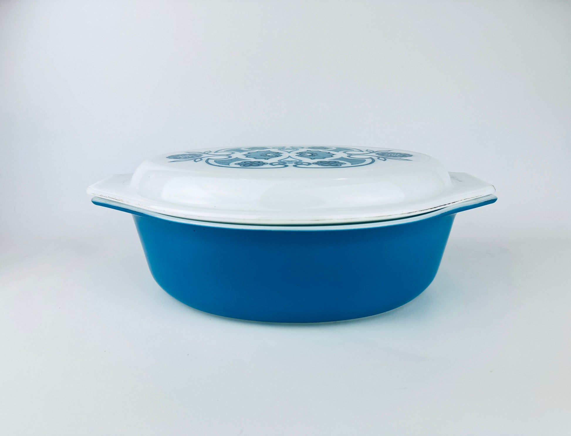 Product image for 'vintage horizon blue pyrex oval casserole dish 2 1 2 qt made in usa' (view 10c6fa)
