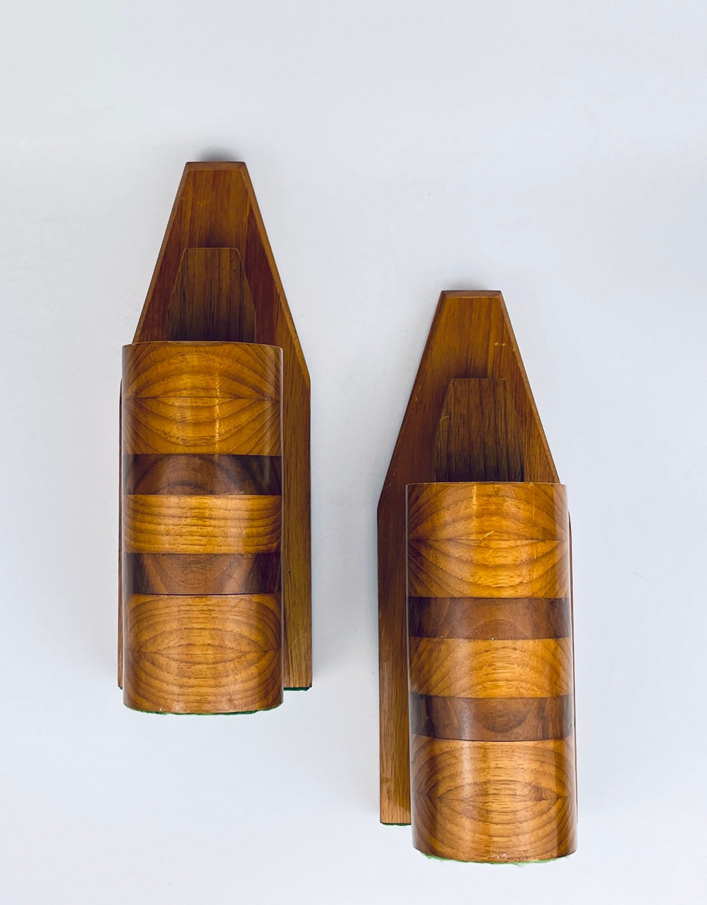 Product image for 'vintage handmade oak mahogany wood book ends felted bottoms' (view 56f45e)