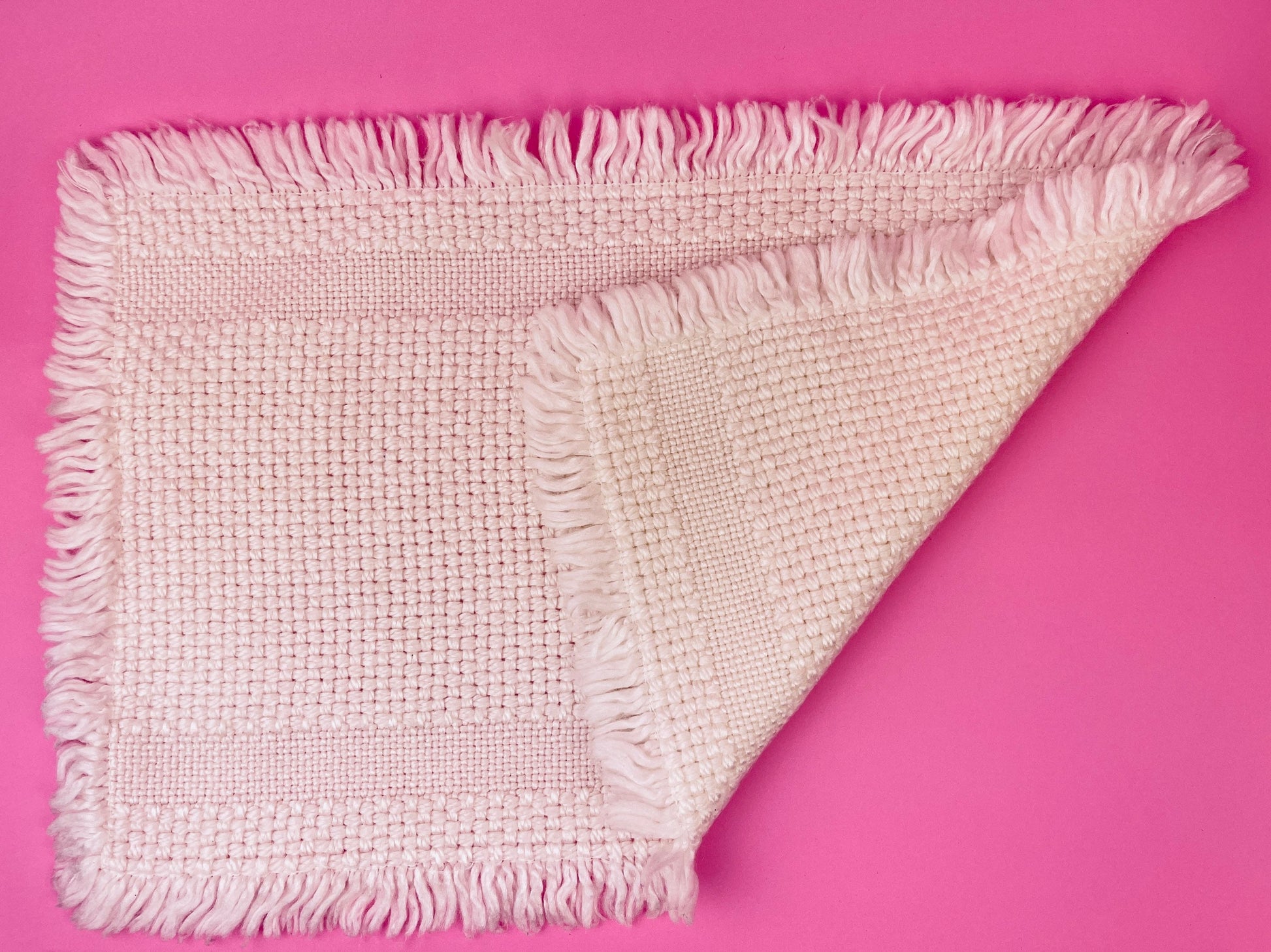 Product image for 'vintage white fringe style place mats set of two 2' (view 067810)