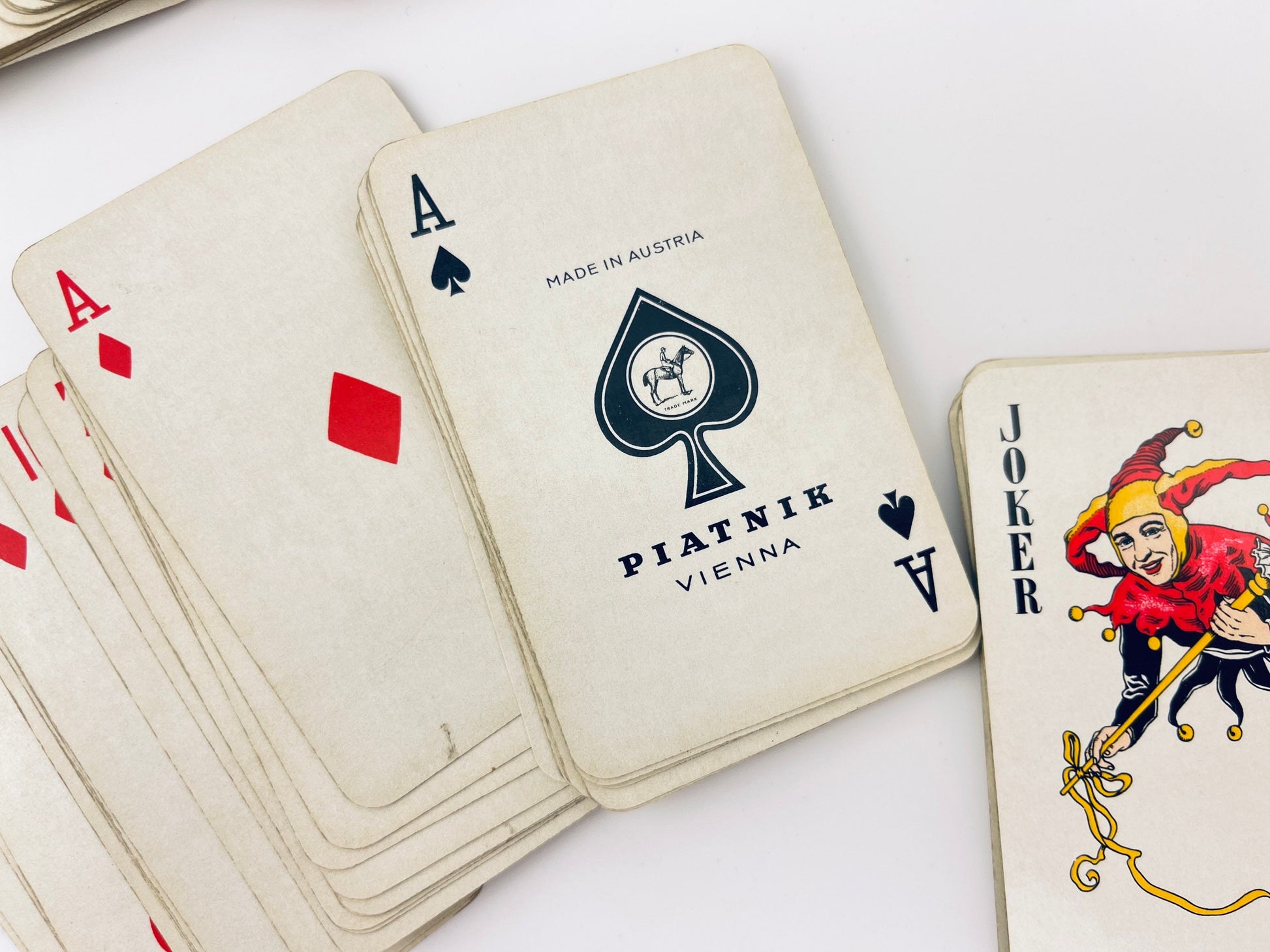 Product image for 'vintage siamese cat poodle pattern playing cards made in austria by piatnik decks sold separately' (view 72c0e8)