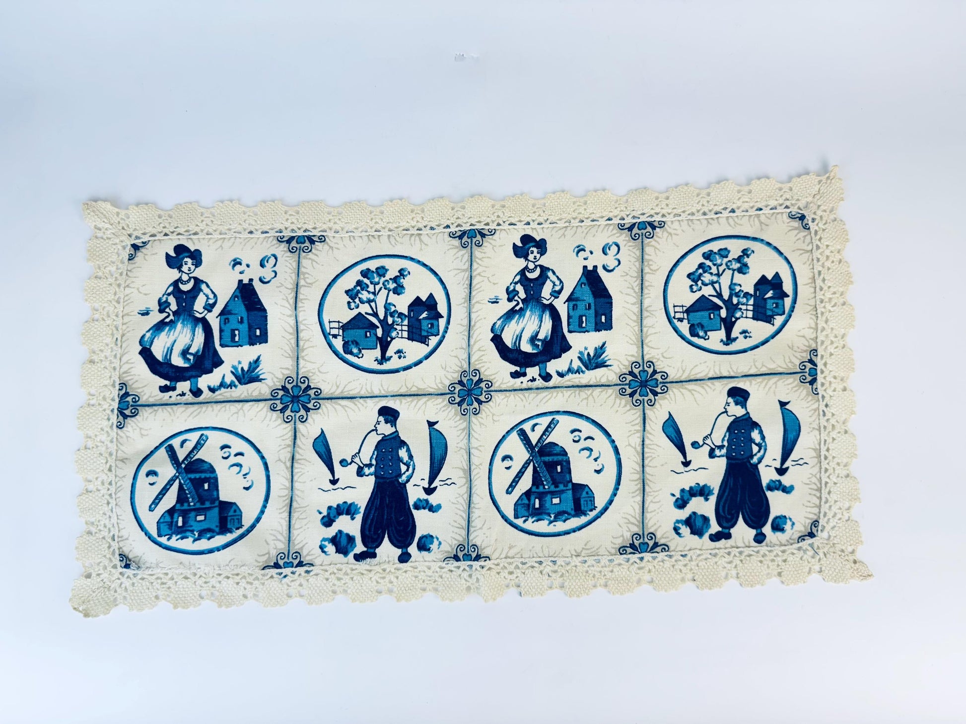 Product image for 'vintage beige blue delft inspired lace edge table runner centrepiece doily' (view 5fa048)