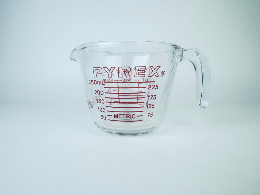 Product image for 'vintage pyrex 508 glass measuring cup 1 cup 250 ml metric imperial system made in usa' (view 11a49e)