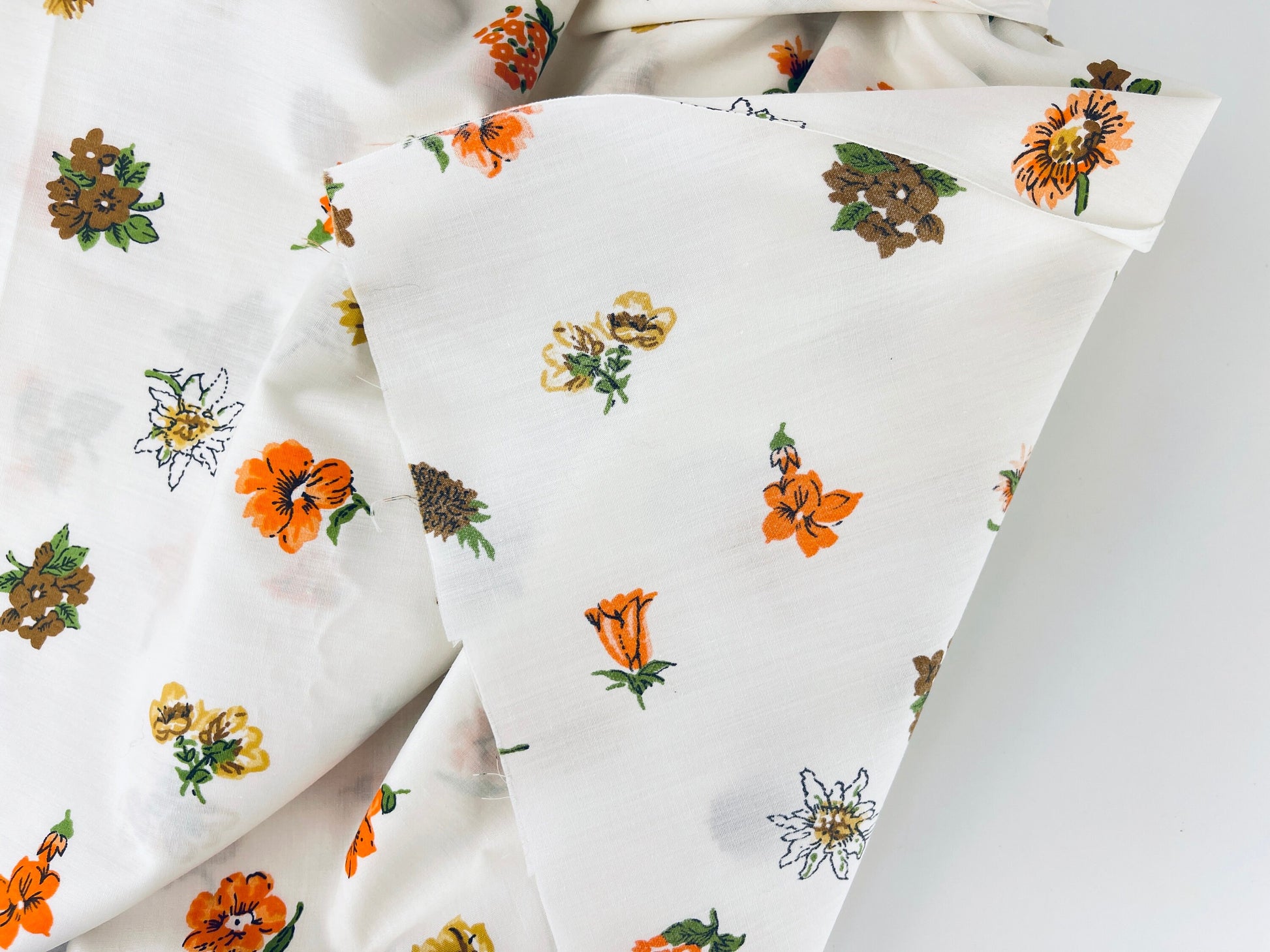 Product image for 'vintage white orange brown floral polyester fabric material 45 x 126' (view b4d8c7)
