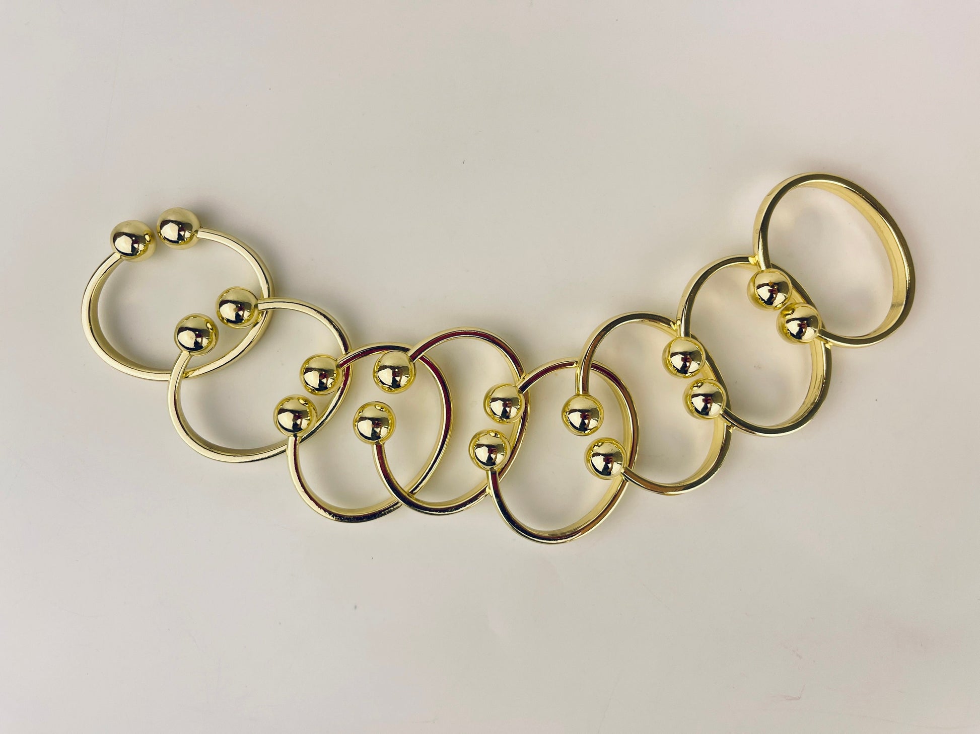 Product image for 'vintage brass minimalist napkin ring holders set of eight 8 attractive aged metal patina' (view 4490b5)