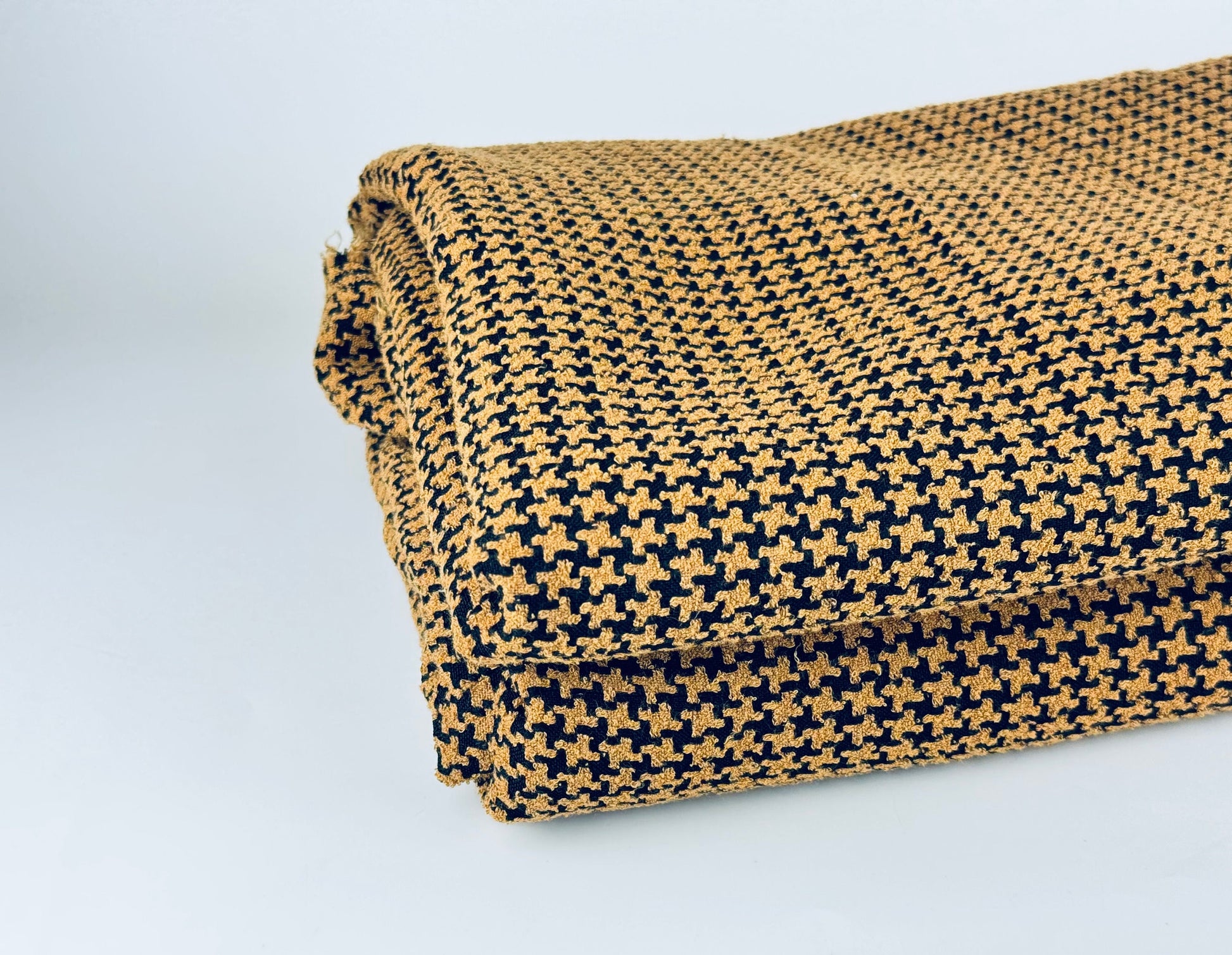 Product image for 'vintage brown black houndstooth thick woven jacquard polyester fabric 58 x 132' (view d2b60a)
