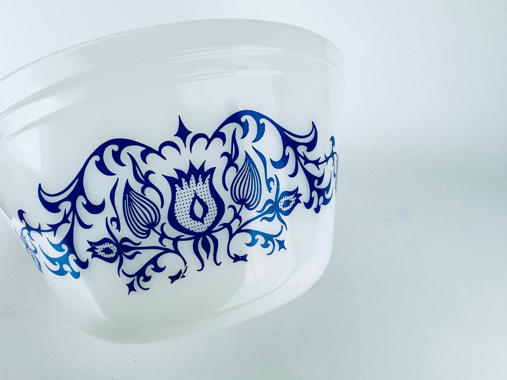 Product image for 'vintage federal glass mixing bowl bucks country blue floral scroll pattern made in usa' (view 292425)