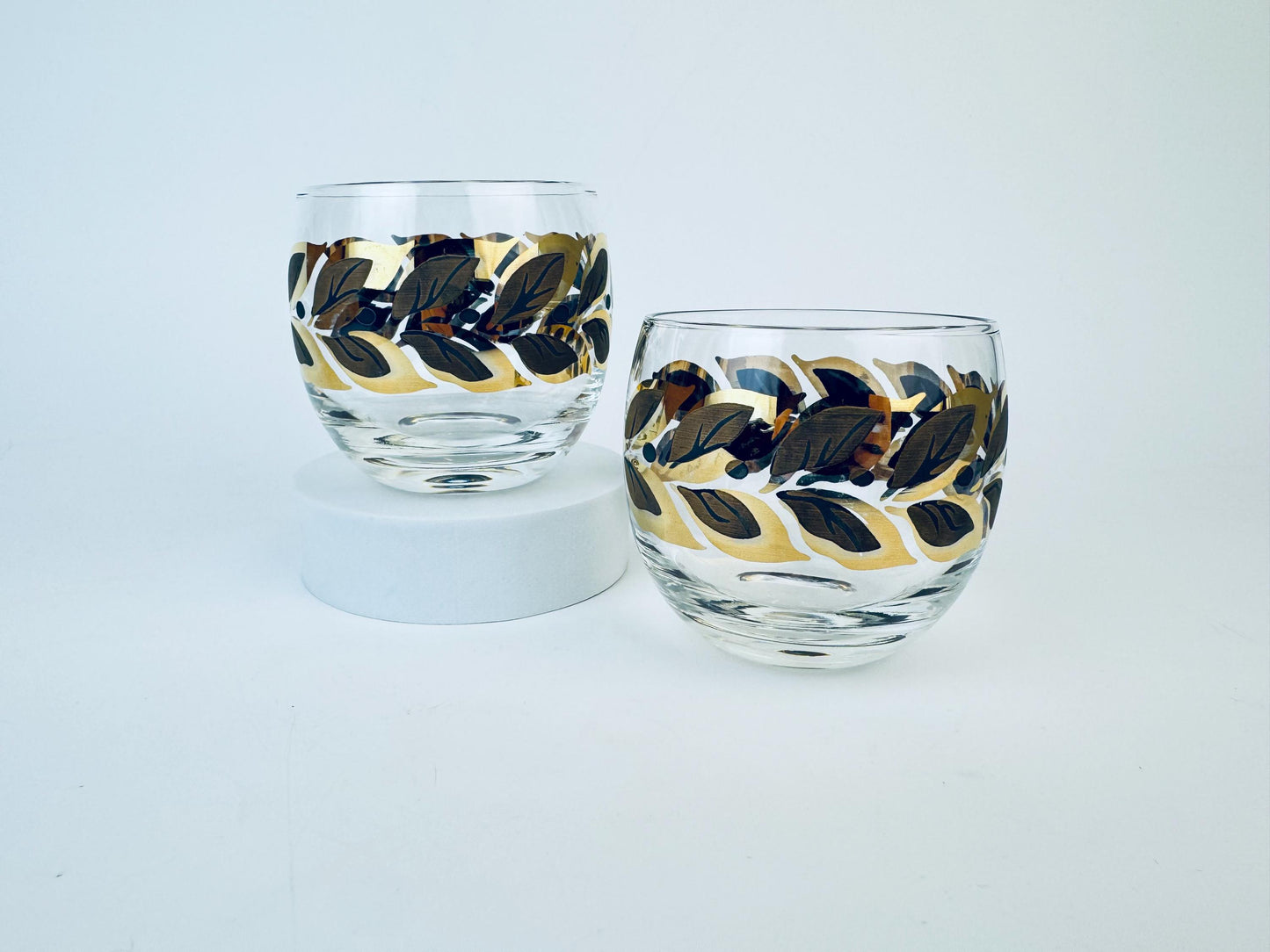 Product image for 'vintage federal glass gold laurel leaf roly poly glasses set of two 2' (view 0b59a8)