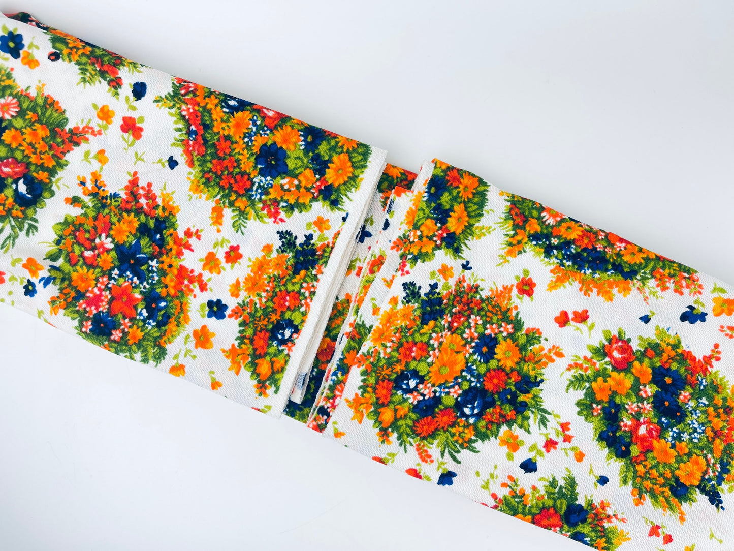 Product image for 'vintage bright floral white polyester stretch fabric 46 x 88' (view 88255e)