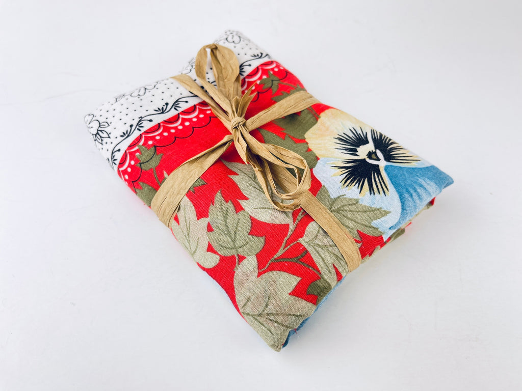 Product image for 'vintage red floral cotton fabric 37 x 51' (view b8ad77)