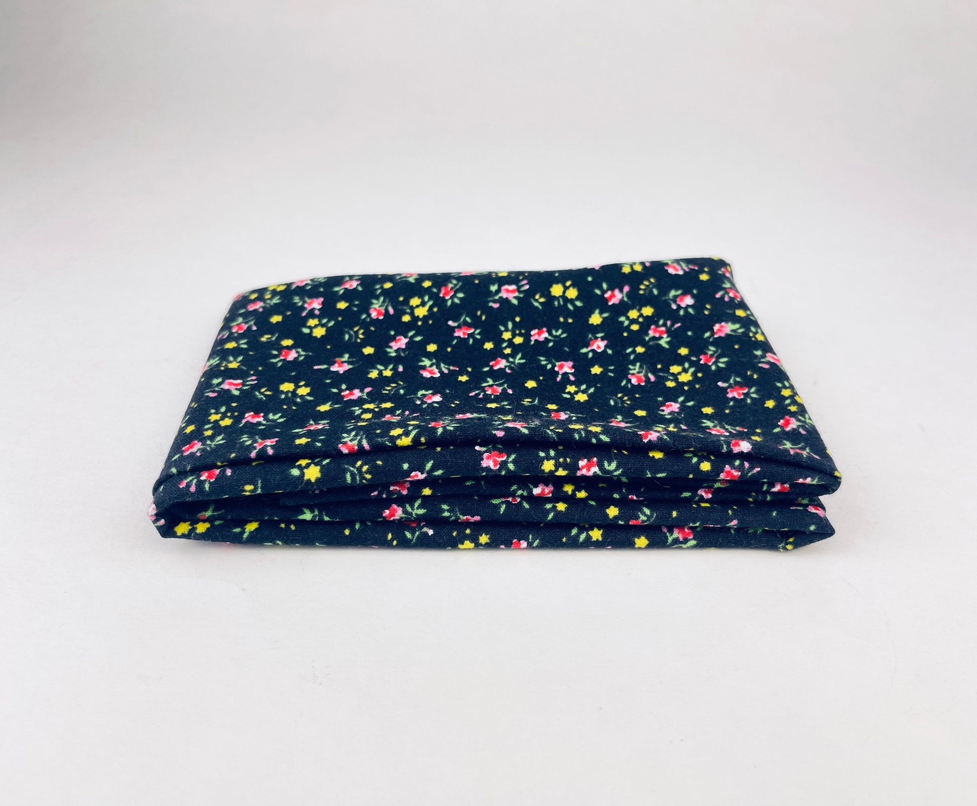 Product image for 'vintage black yellow pink floral fabric fat quarter 18 x 22' (view 27c7d6)