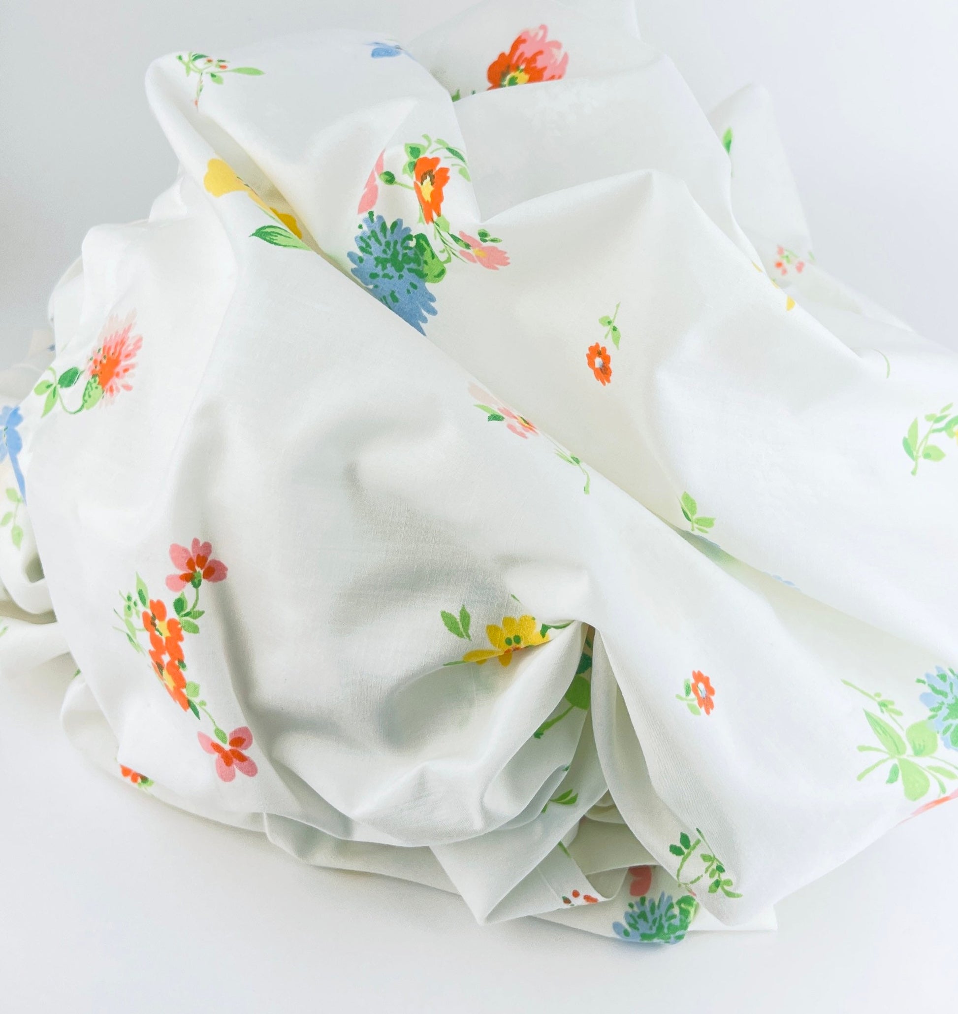 Product image for 'vintage 1970s montgomery ward floral twin double flat sheet made in canada' (view 63248d)