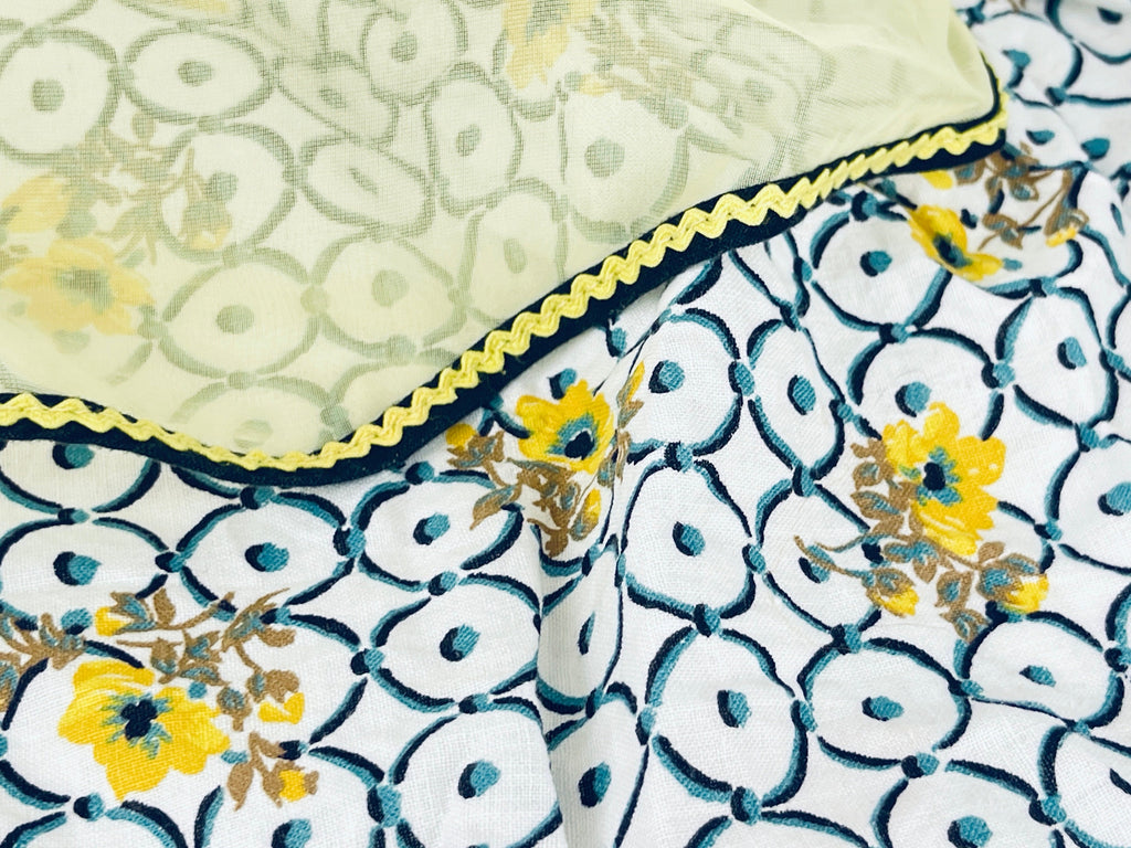 Product image for 'vintage semi sheer yellow floral geometric circle eyelet pocket waist apron scalloped front' (view c5c9ca)