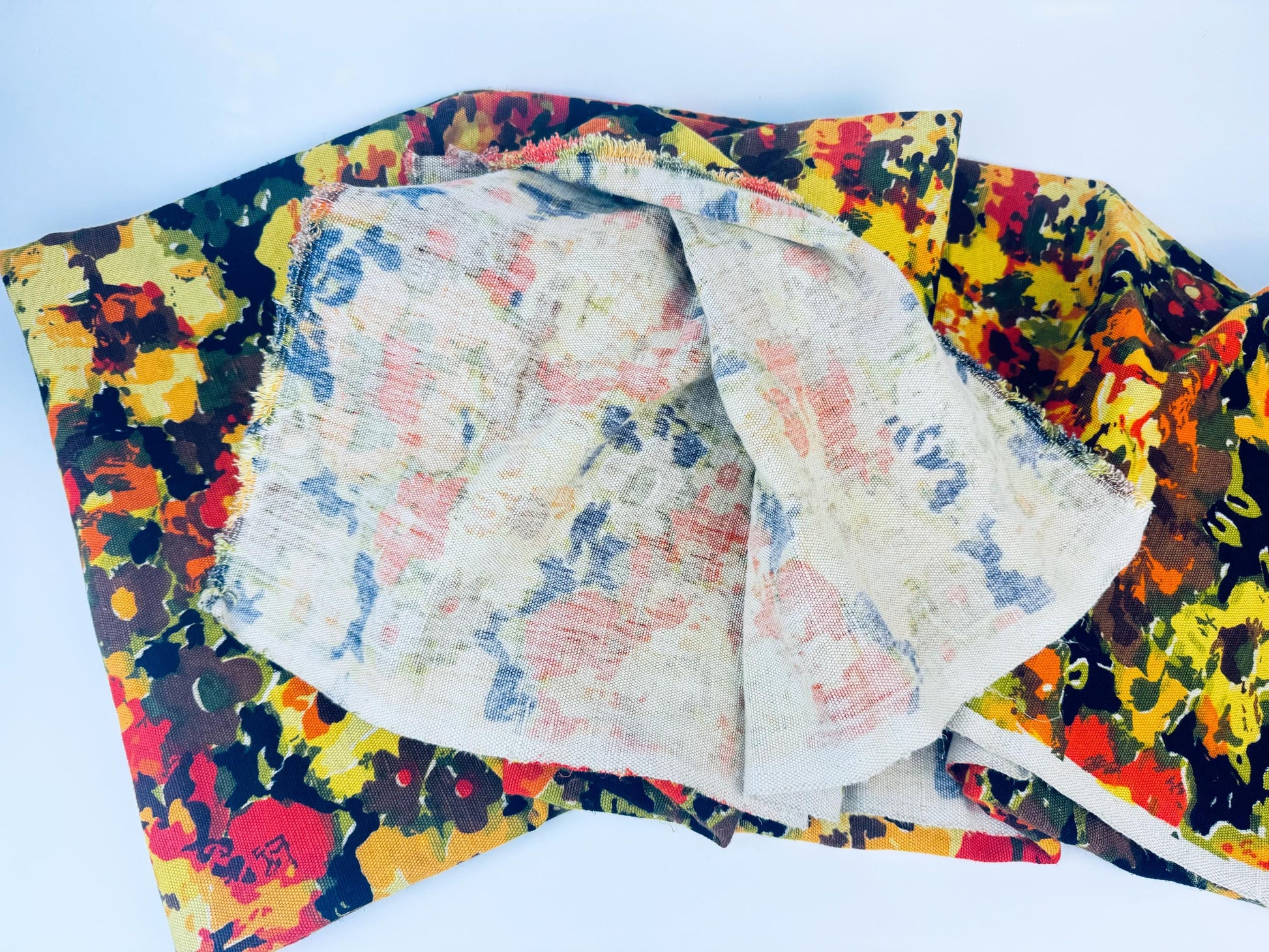 Product image for 'vintage bright abstract flower power print heavy upholstery fabric material cuts sold separately' (view 01e895)