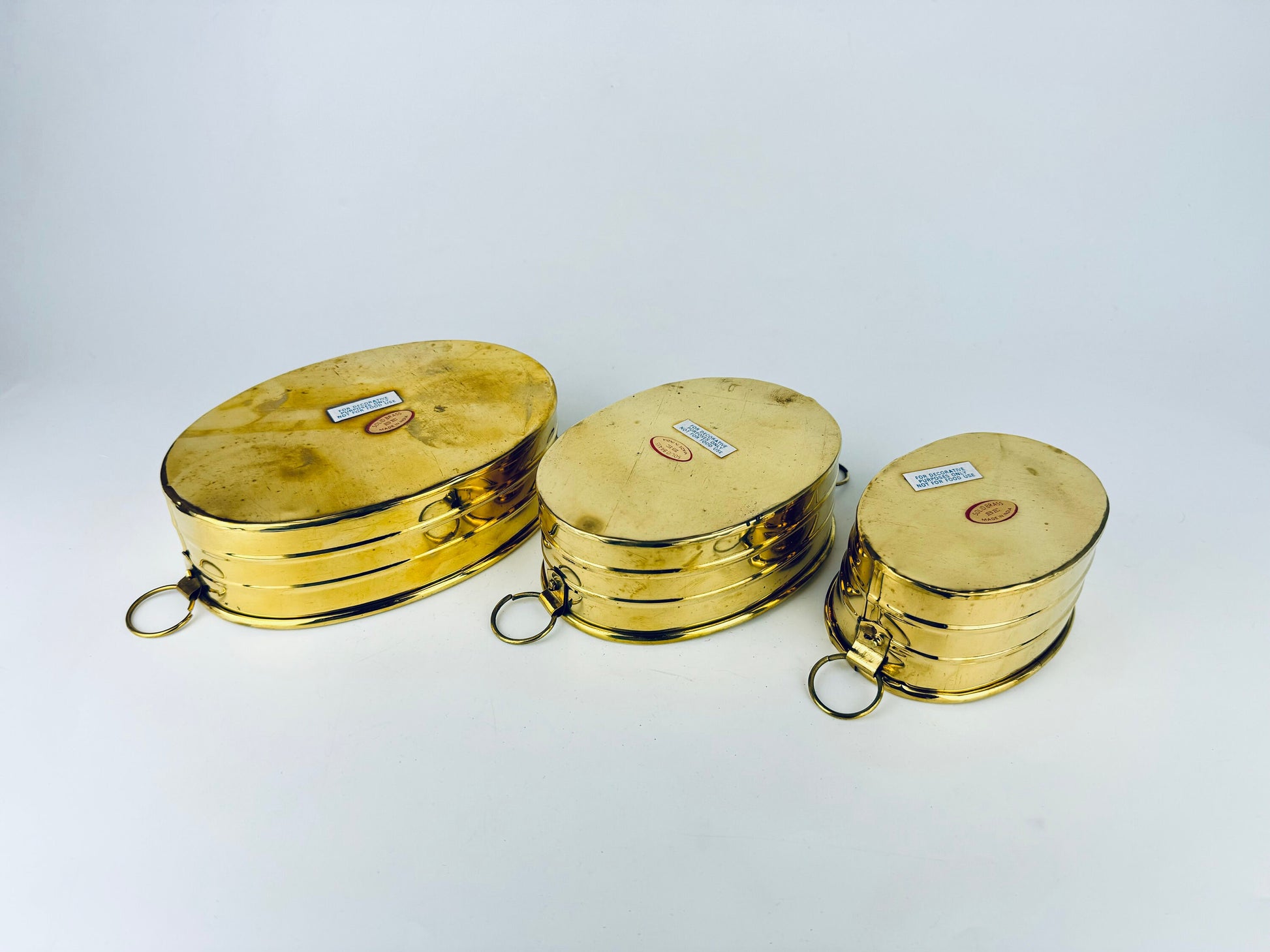Product image for 'vintage brass oval handled indoor planters set of three 3' (view 63e377)