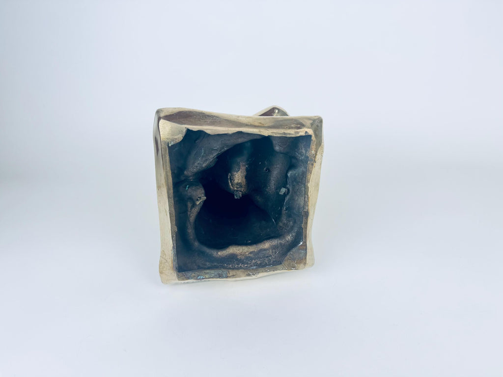 Bottom of sculpture