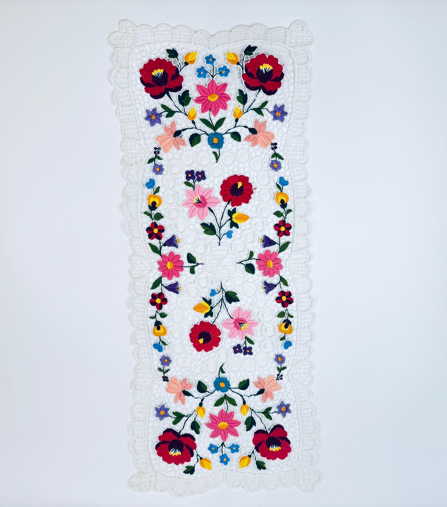 Chemins de table vintage en dentelle brodée de fleurs folkloriques - Vendus séparément