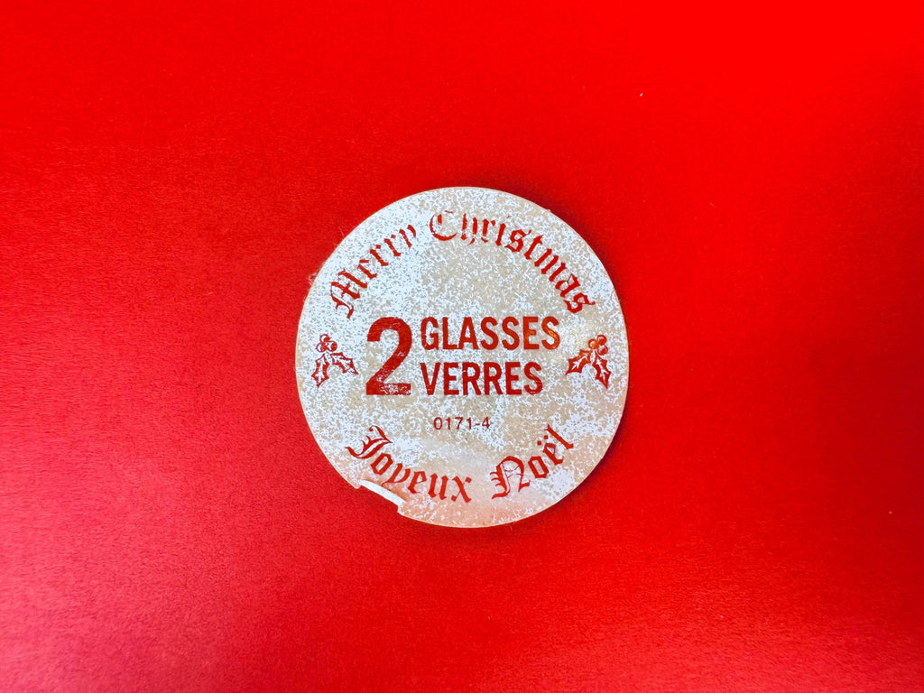 Round label with text on a red background