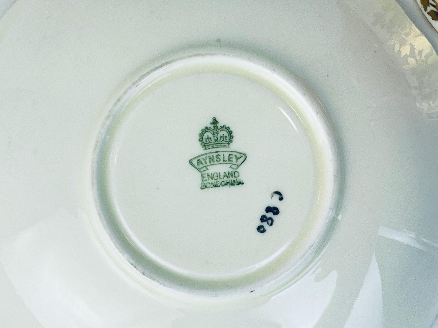 Tasse à thé et soucoupe vintage « AYNSLEY » en porcelaine rose, blanche et dorée – Motif floral rose – Fabriquée en Angleterre