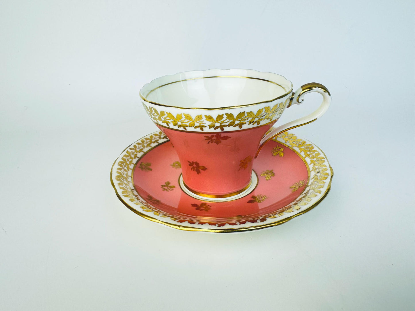Tasse à thé et soucoupe vintage « AYNSLEY » en porcelaine rose, blanche et dorée – Motif floral rose – Fabriquée en Angleterre