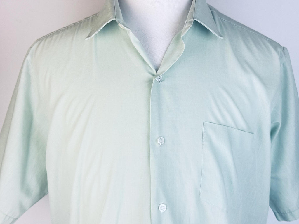 Vintage 1970s Soil-Resist Green Short Sleeve Shirt  Mens Large  Cotton Blend No-Iron Button-Down