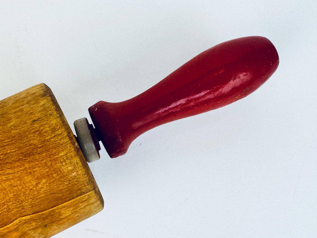 Vintage Baribo-Maid Red-Handled Maple Rolling Pin - 1960s Canadian Kitchen Tool - Vintage Baking Deco - Made In Canada