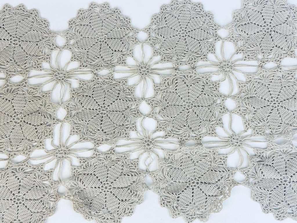 Detailed midsection showing airy joins between floral motifs