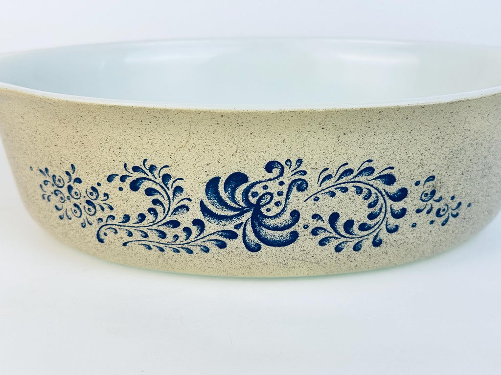 Vintage 1970s Pyrex “Homestead Tan Speckled Blue Scroll Casserole Dish  2.5 L #045 Oval Ovenware