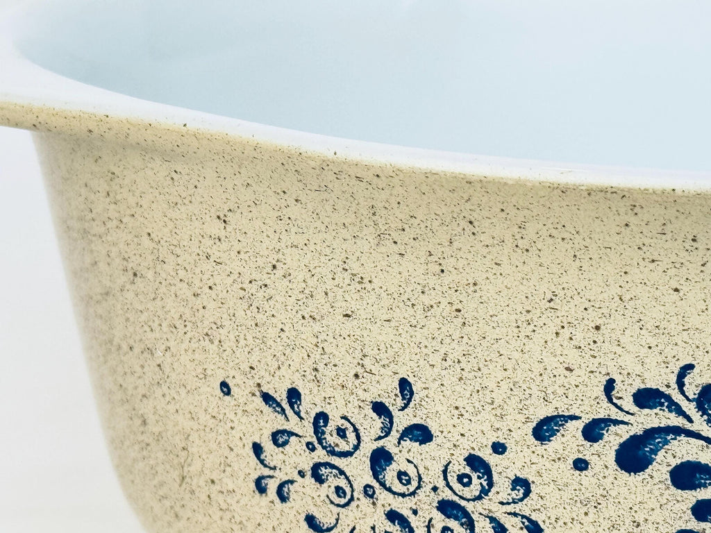 Vintage 1970s Pyrex “Homestead Tan Speckled Blue Scroll Casserole Dish  2.5 L #045 Oval Ovenware
