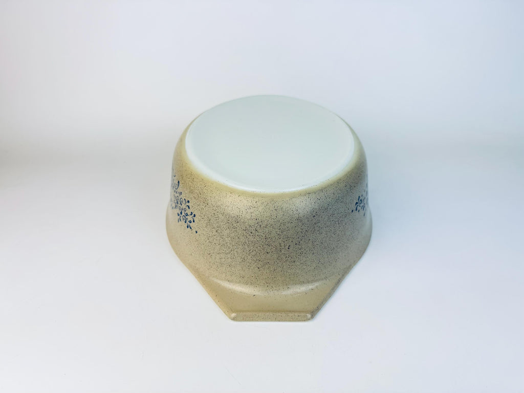 Vintage 1970s Pyrex “Homestead Tan Speckled Blue Scroll Casserole Dish  2.5 L #045 Oval Ovenware